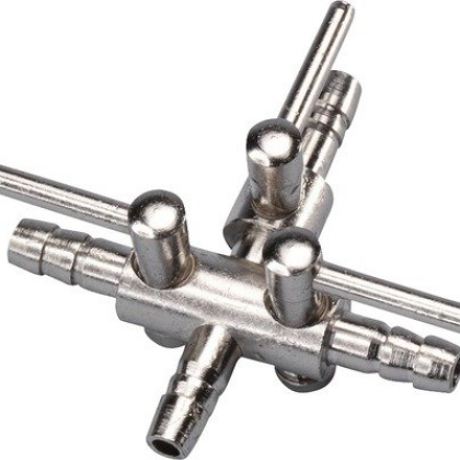 Kovový trojcestný vzduchový kohout 4/6 mm